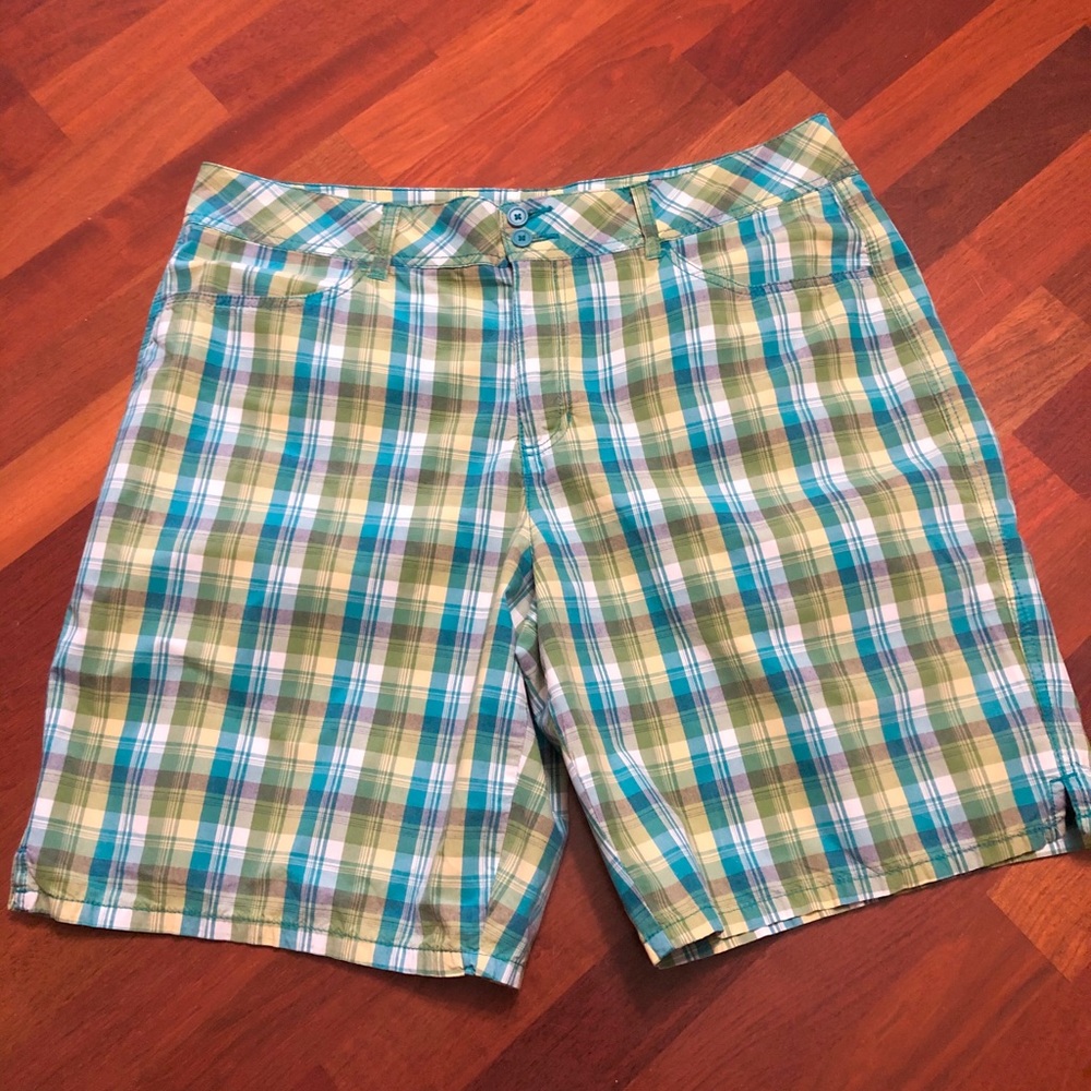 Women’s sz 16 Faded Glory plaid shorts